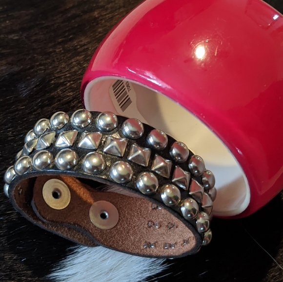 Cuff Set - Picture 2 of 2